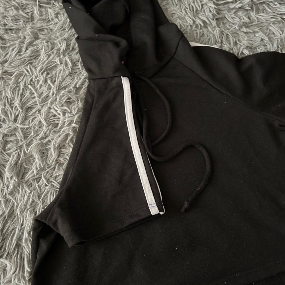 Crop Top Black Use. Good condition.